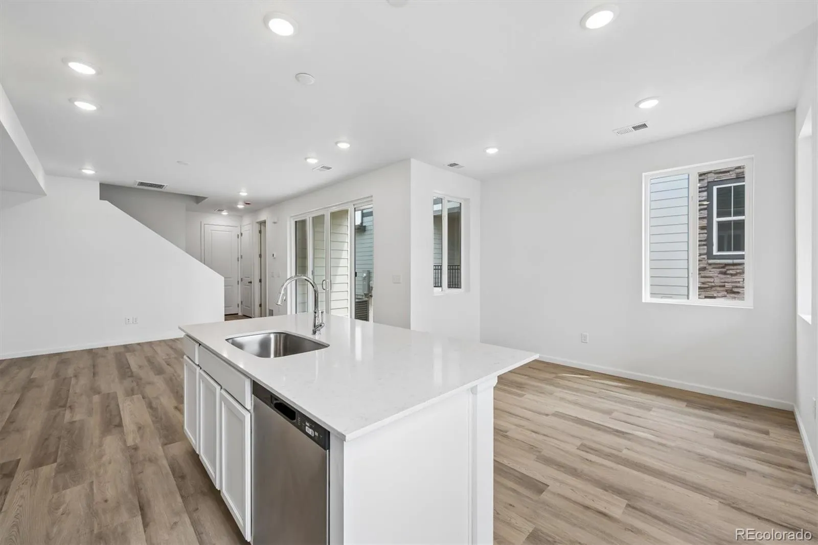 21351 E 67th Avenue Aurora CO 80019 MLS #REC6764958 04132026180929 1600 6