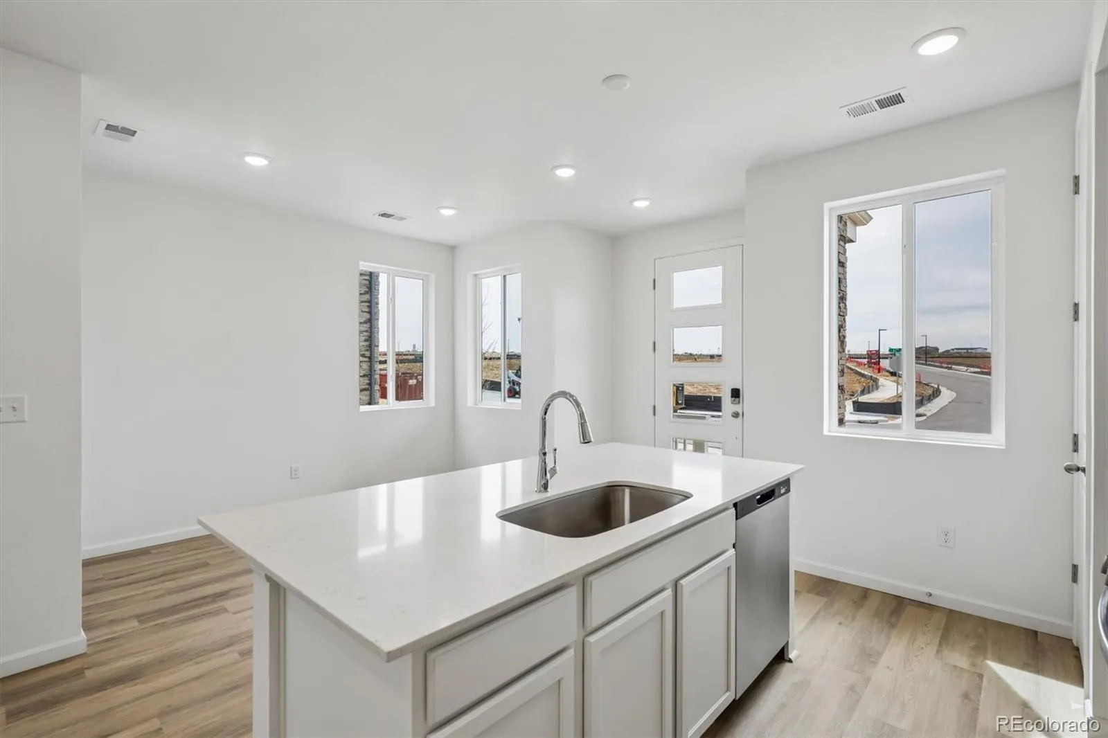 21351 E 67th Avenue Aurora CO 80019 MLS #REC6764958 04132026180929 1600 7