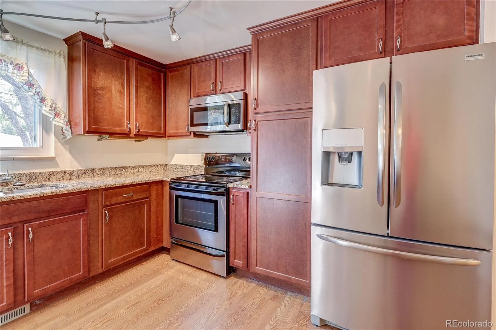 4570 Field Street Wheat Ridge CO 80033 MLS #REC6765117 04222026214232 1600 13