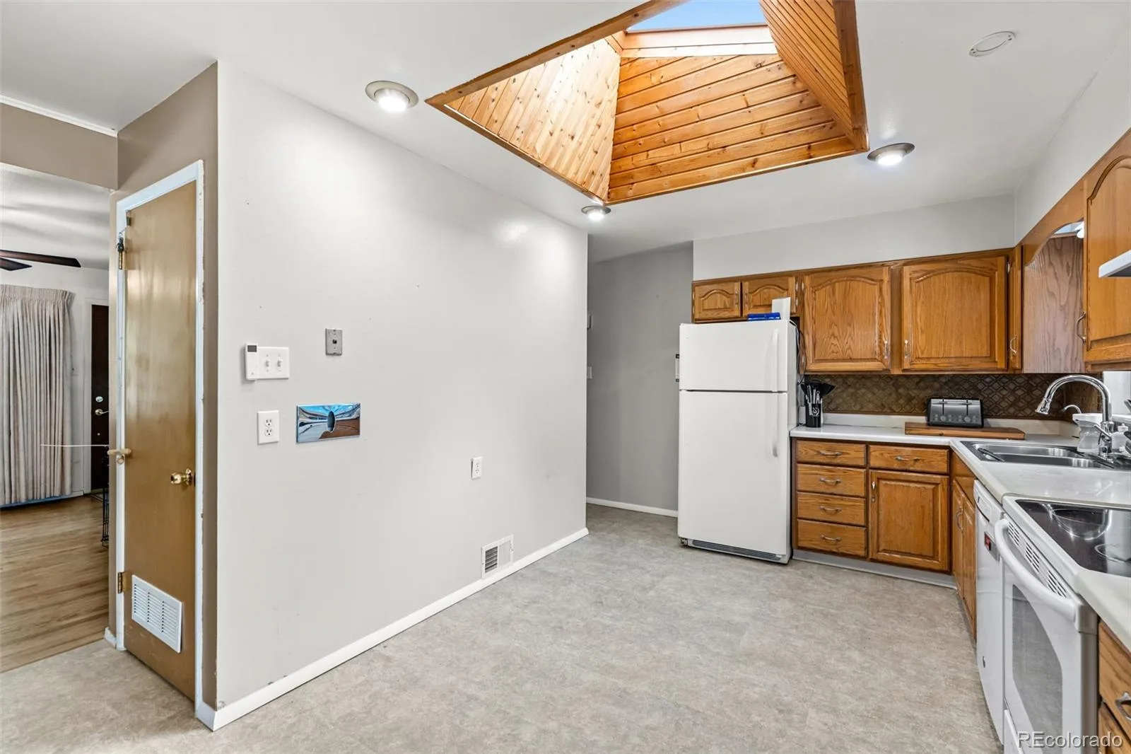 6421 Iris Court Arvada CO 80004 | MLS #REC6772165 07292026164713 1600 14