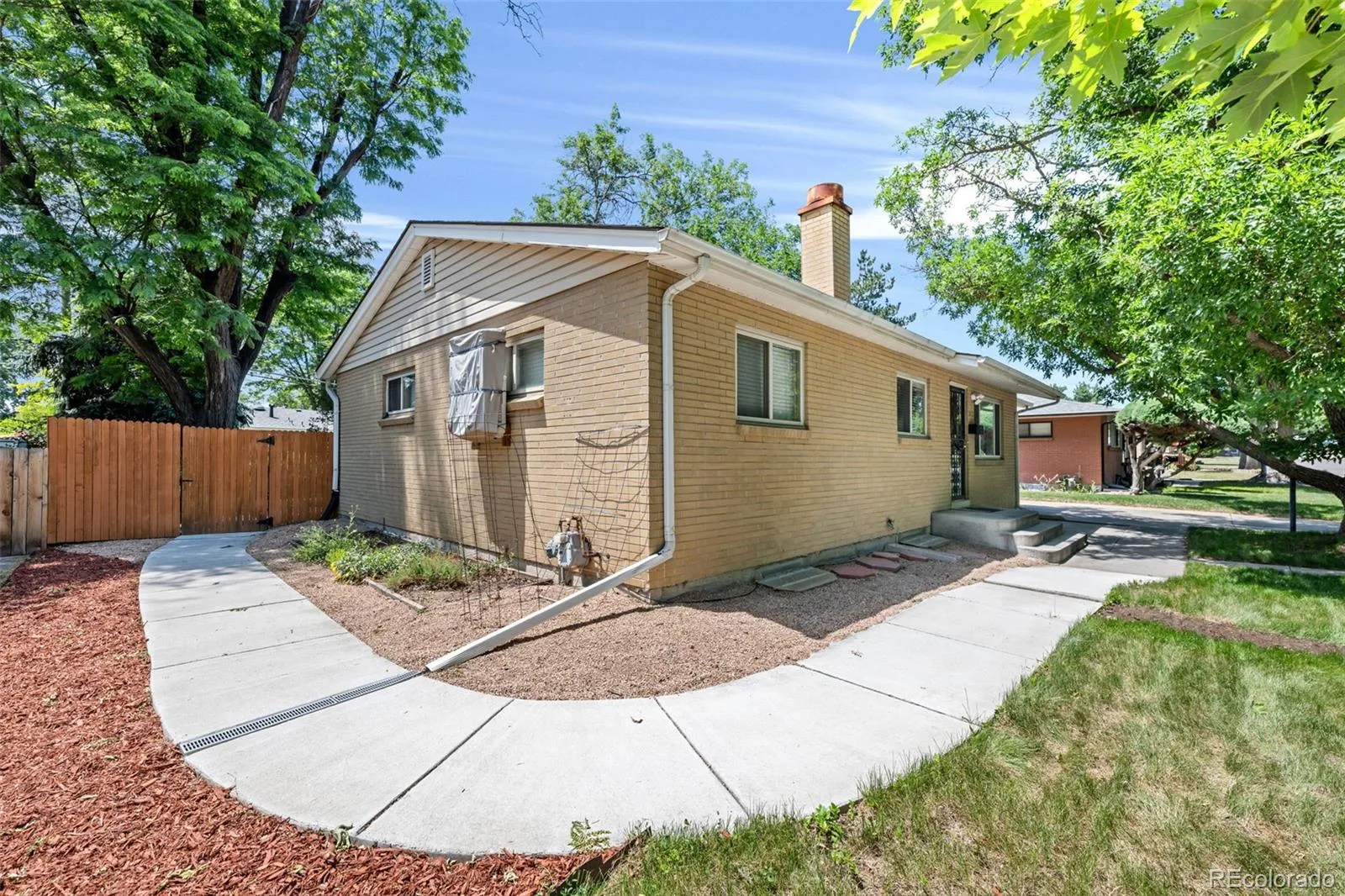 6421 Iris Court Arvada CO 80004 | MLS #REC6772165 07292026164713 1600 28