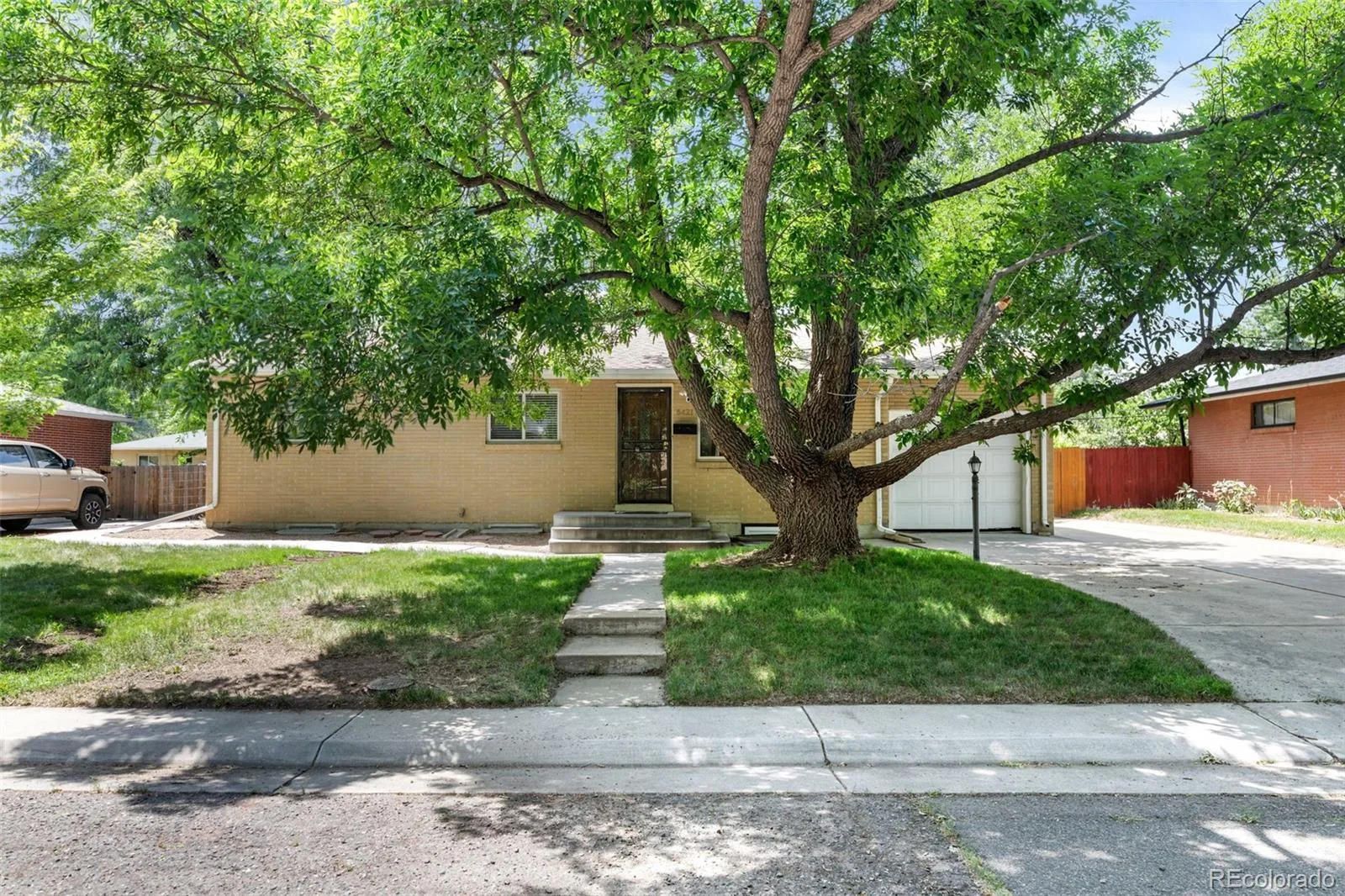 6421 Iris Court Arvada CO 80004 | MLS #REC6772165 07292026164713 1600 35