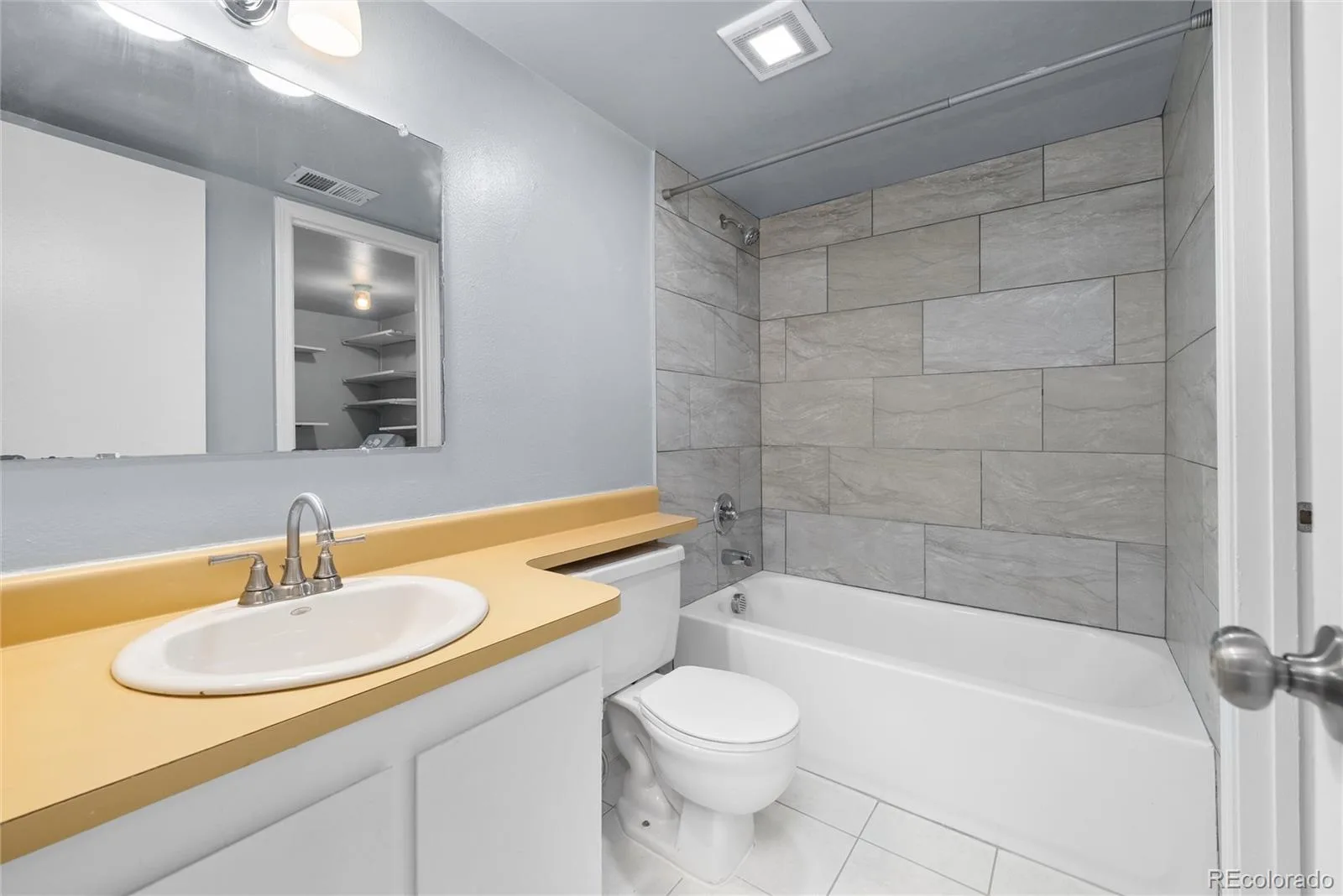 3083 S Ursula Circle #201 Aurora CO 80014 | MLS #REC6776431 06192026235710 1600 16