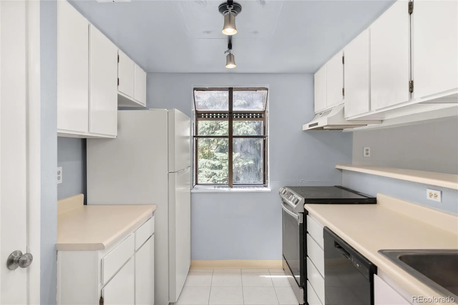 3083 S Ursula Circle #201 Aurora CO 80014 | MLS #REC6776431 06192026235710 1600 2