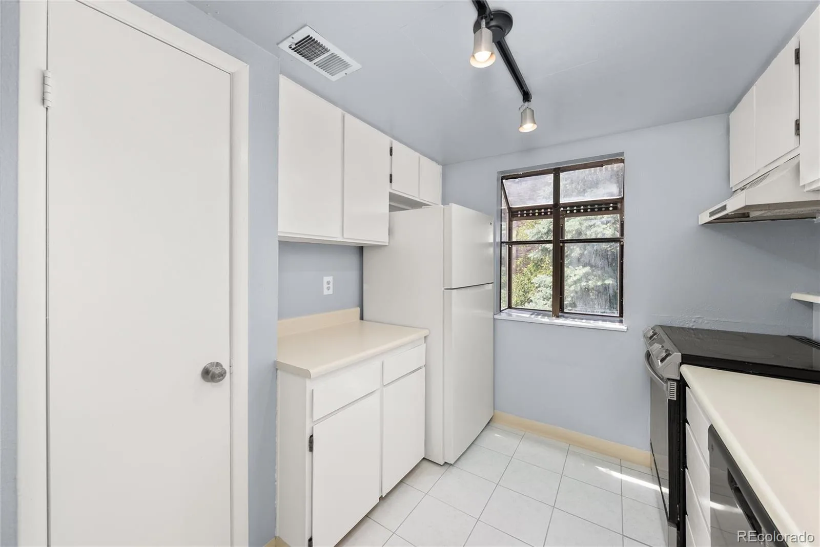 3083 S Ursula Circle #201 Aurora CO 80014 | MLS #REC6776431 06192026235710 1600 3