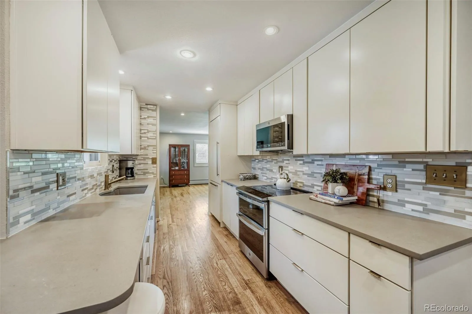 04102026204219 1600 11