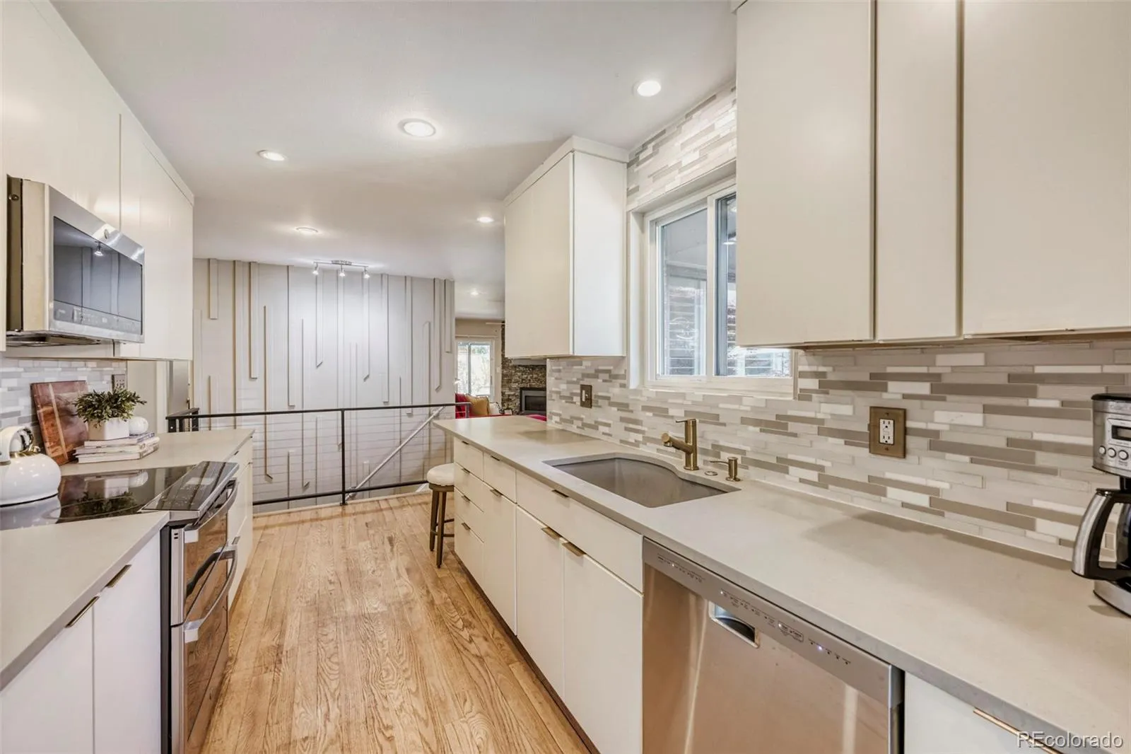 04102026204219 1600 12