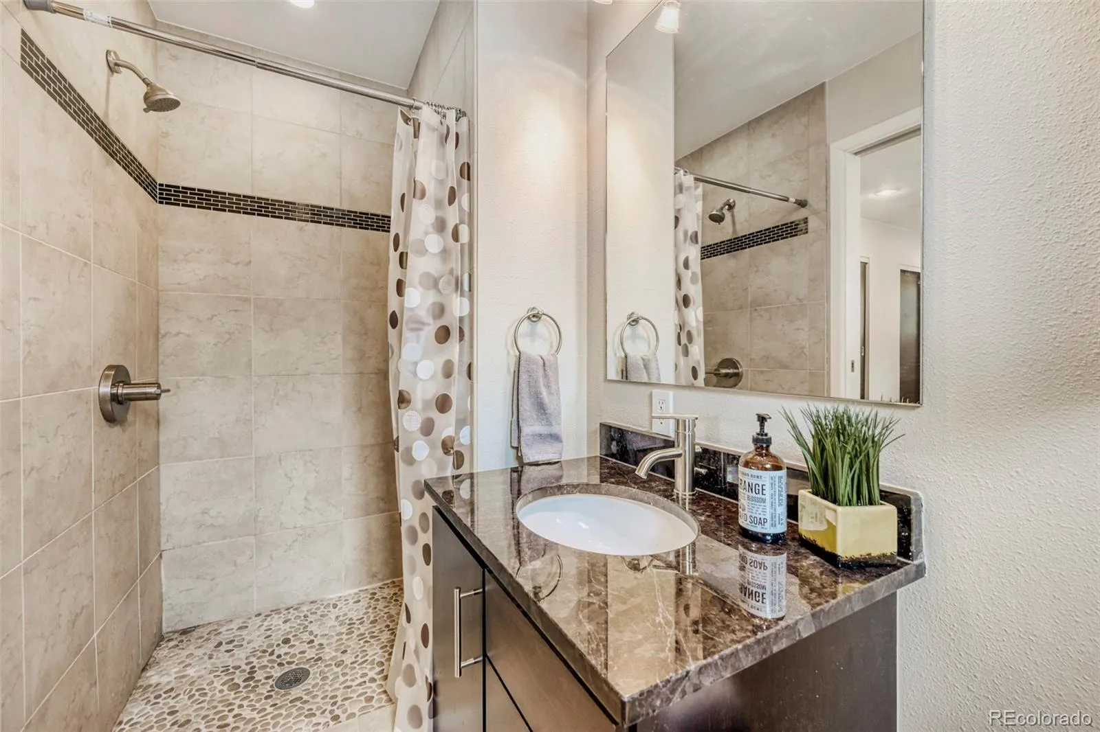 04102026204219 1600 16