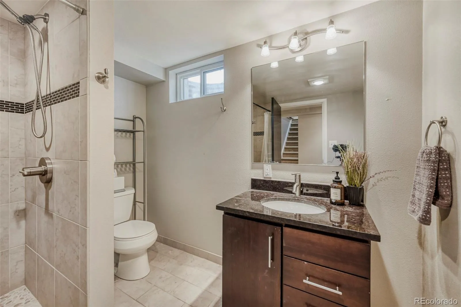 04102026204219 1600 25