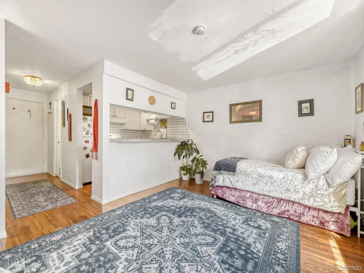 1260 York Street #203 Denver CO 80206 MLS #REC6779685 04282026172354 1200 11