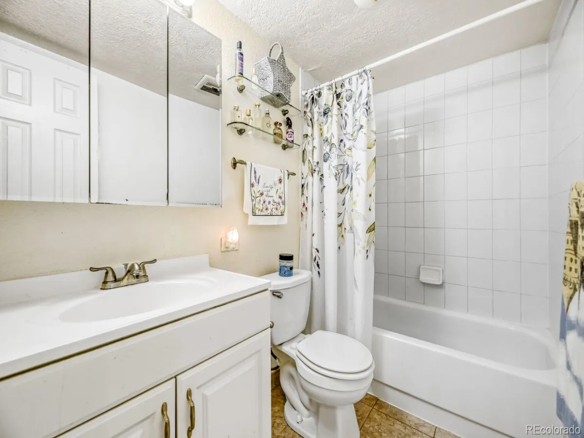 1260 York Street #203 Denver CO 80206 MLS #REC6779685 04282026172354 1200 16