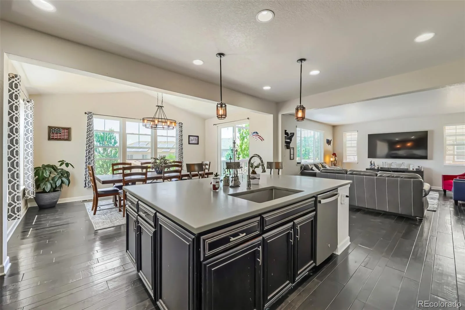 4949 S Valdai Way Aurora CO 80015 | MLS #REC6792031 06172026235150 1600 2