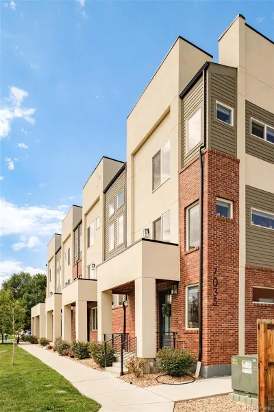 7035 E 38th Avenue #2 Denver CO 80207 | MLS #REC6793196 08272026202806 800 1