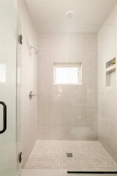 7035 E 38th Avenue #2 Denver CO 80207 | MLS #REC6793196 08272026202806 800 22