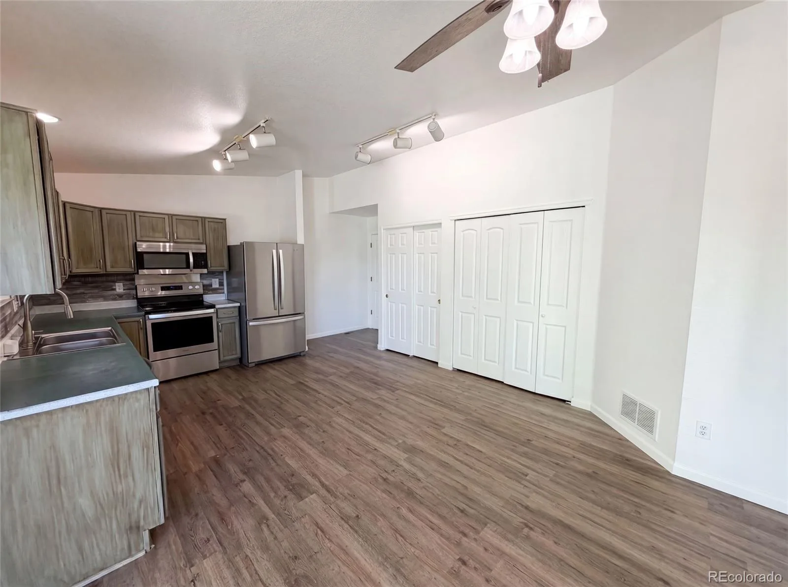 7190 Pine Hills Way Littleton CO 80125 | MLS #REC6794489 06232026205751 1600 8