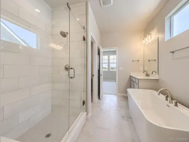 2702 E 103rd Avenue Thornton CO 80229 | MLS #REC6798797 03102025094007 640 14
