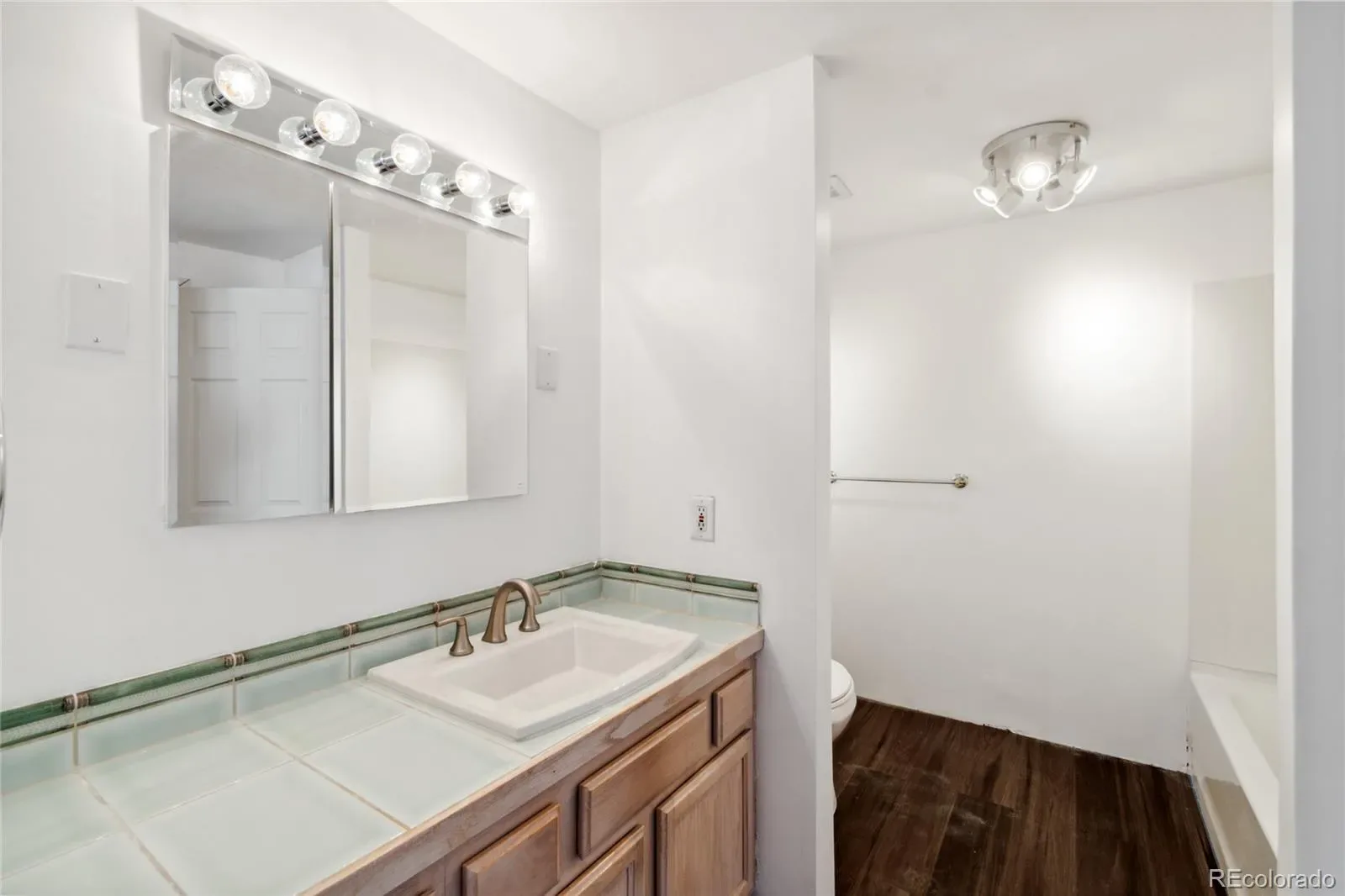 03302026005515 1600 11