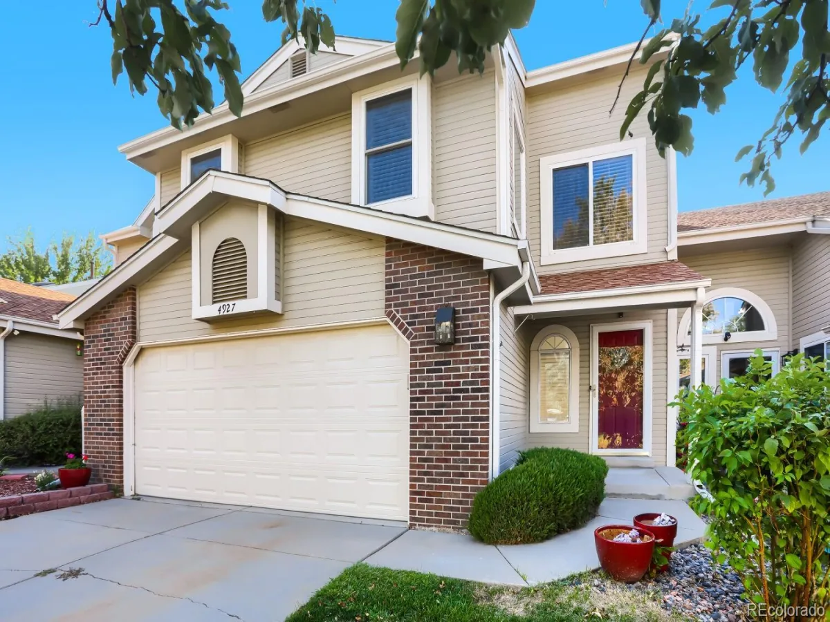 4927 S Eagle Circle Aurora CO 80015 | MLS #REC6806174 08222026025637 1200 1