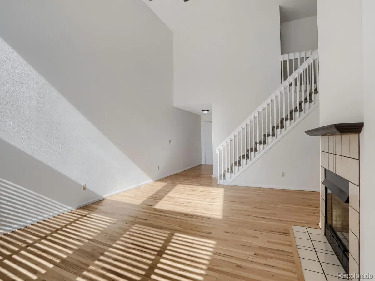4927 S Eagle Circle Aurora CO 80015 | MLS #REC6806174 08222026025637 1200 10