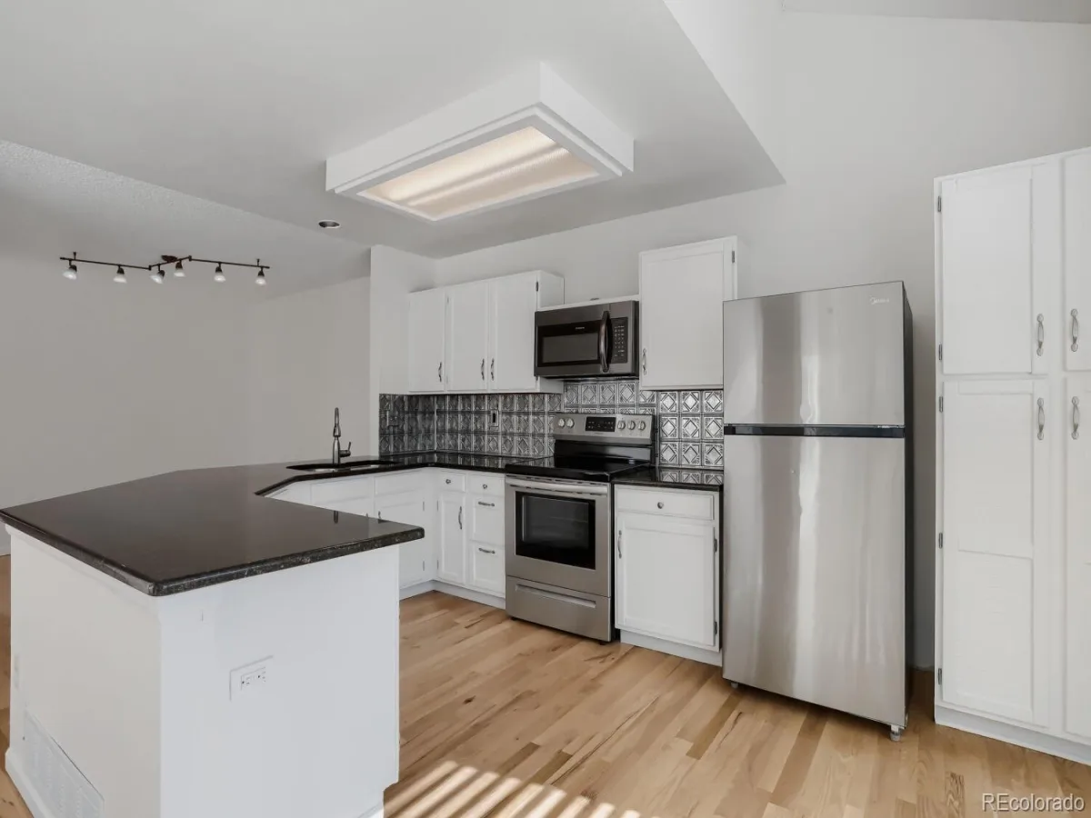 4927 S Eagle Circle Aurora CO 80015 | MLS #REC6806174 08222026025637 1200 12