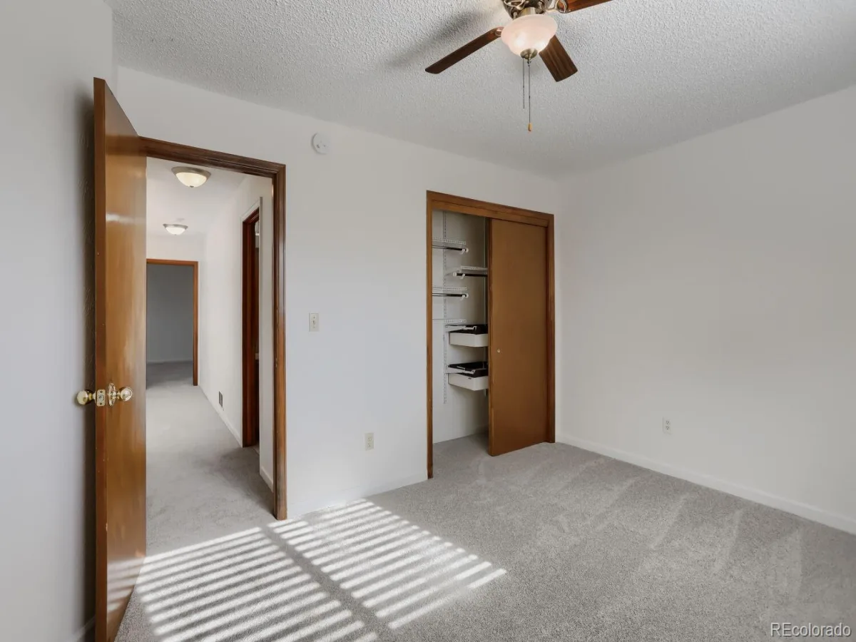 4927 S Eagle Circle Aurora CO 80015 | MLS #REC6806174 08222026025637 1200 23