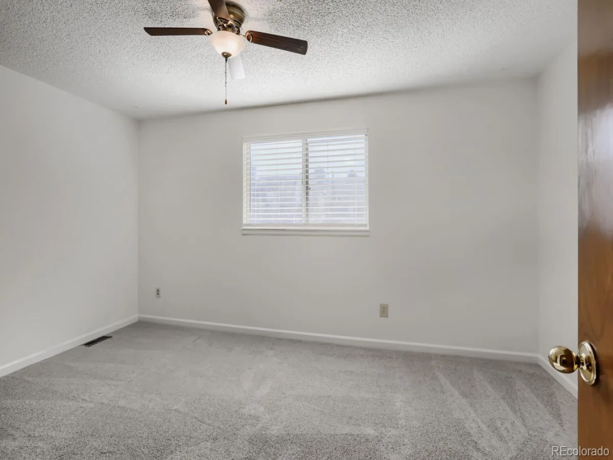 4927 S Eagle Circle Aurora CO 80015 | MLS #REC6806174 08222026025637 1200 24