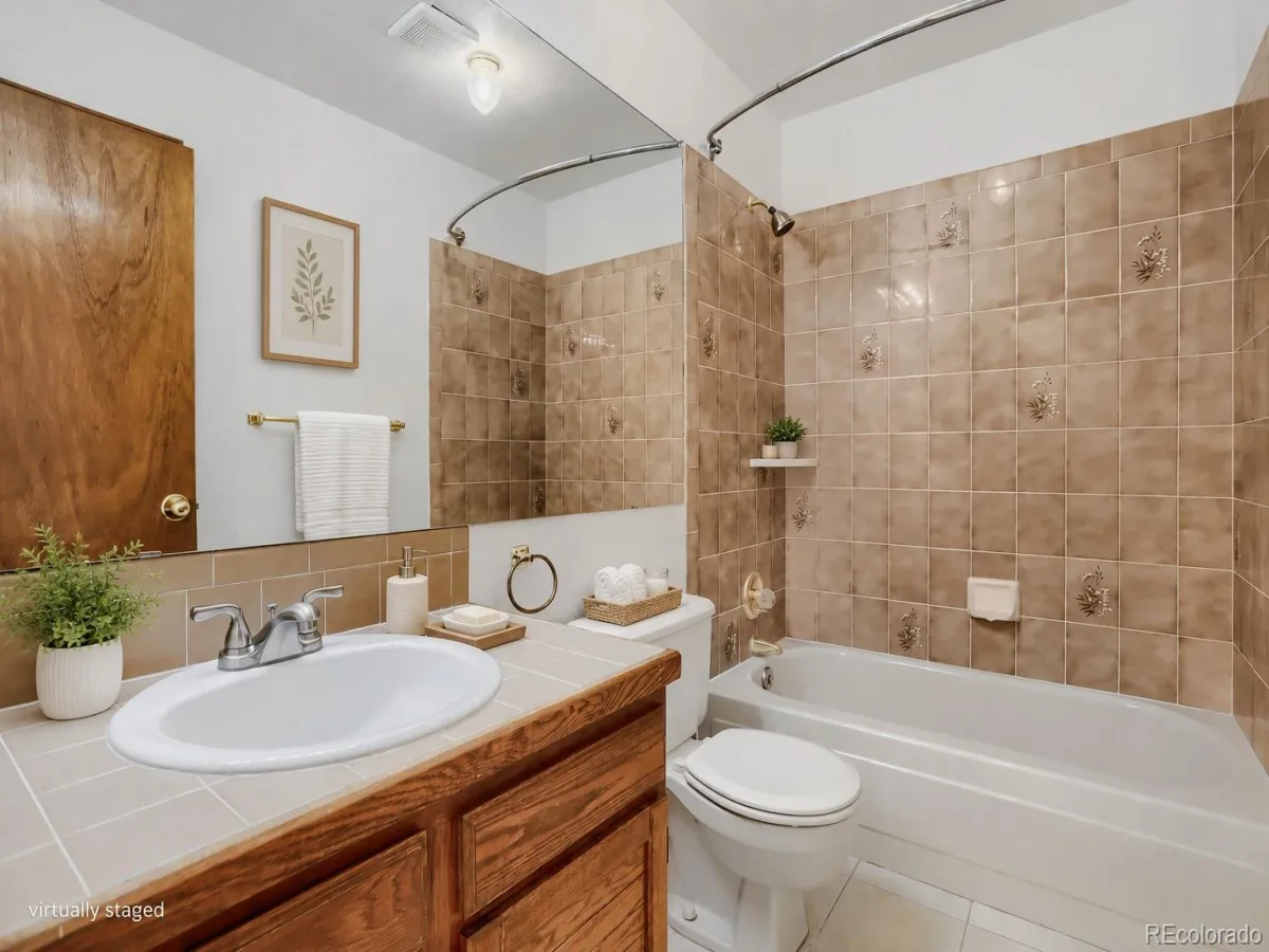 4927 S Eagle Circle Aurora CO 80015 | MLS #REC6806174 08222026025637 1200 25