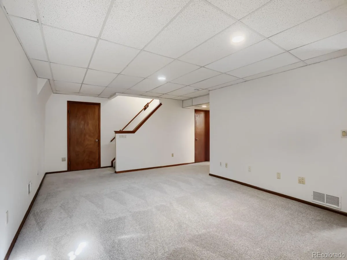 4927 S Eagle Circle Aurora CO 80015 | MLS #REC6806174 08222026025637 1200 27