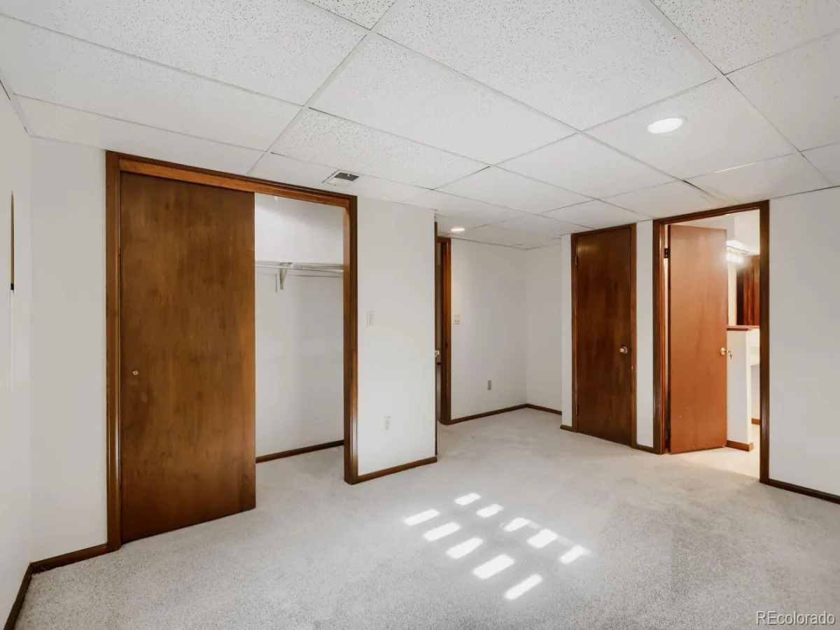 4927 S Eagle Circle Aurora CO 80015 | MLS #REC6806174 08222026025637 1200 29