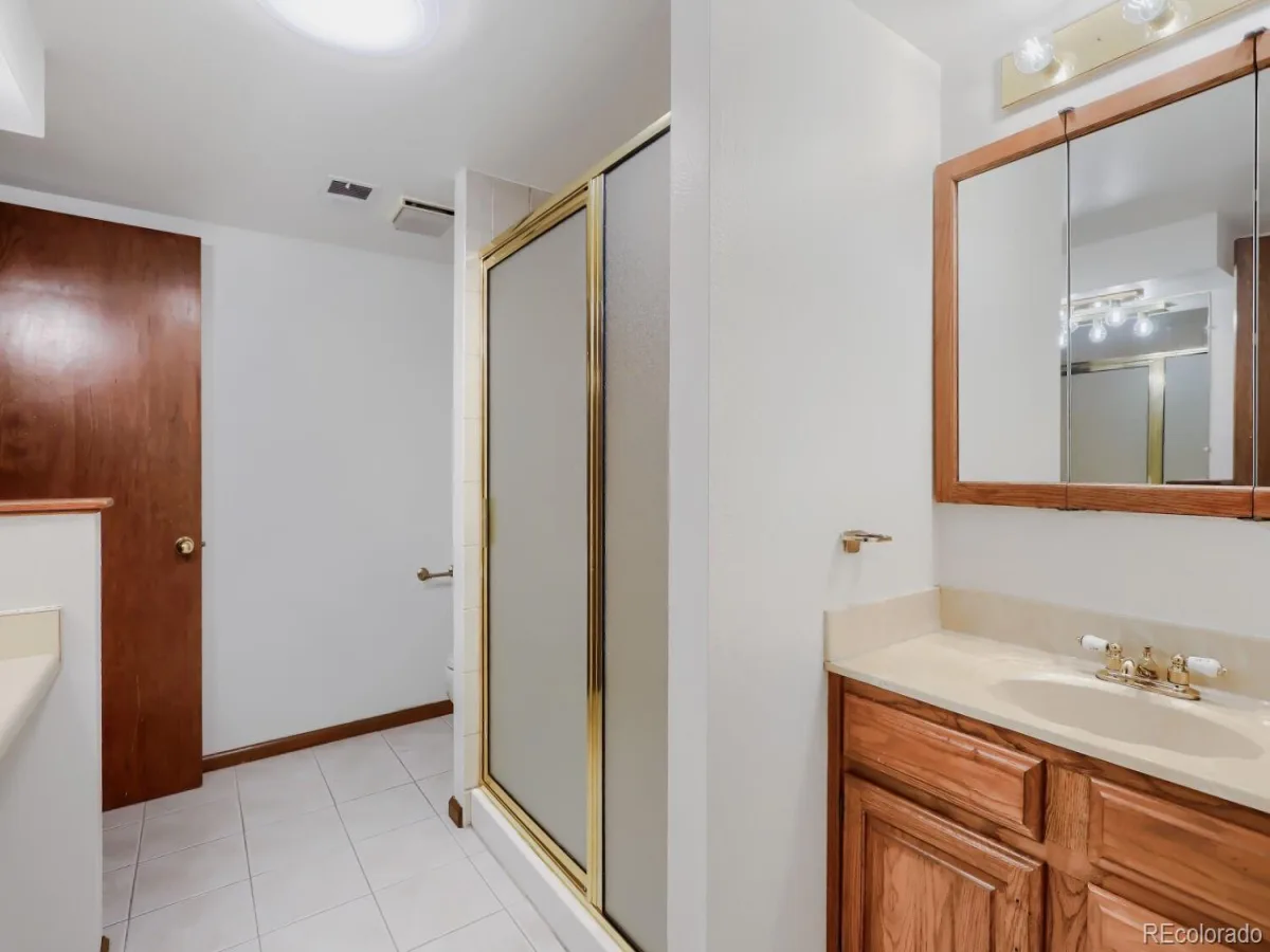 4927 S Eagle Circle Aurora CO 80015 | MLS #REC6806174 08222026025637 1200 31