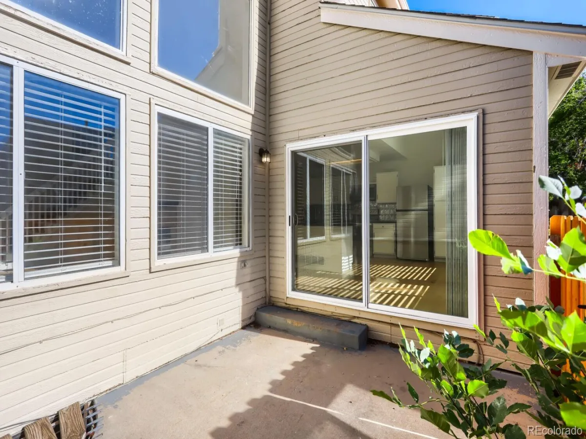 4927 S Eagle Circle Aurora CO 80015 | MLS #REC6806174 08222026025637 1200 33