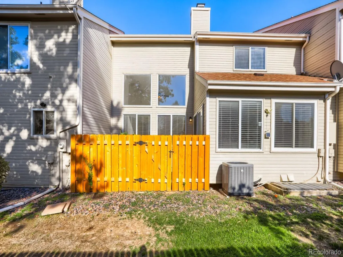4927 S Eagle Circle Aurora CO 80015 | MLS #REC6806174 08222026025637 1200 34