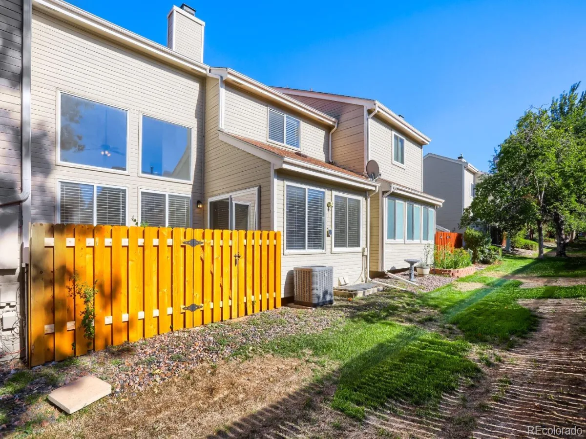 4927 S Eagle Circle Aurora CO 80015 | MLS #REC6806174 08222026025637 1200 35