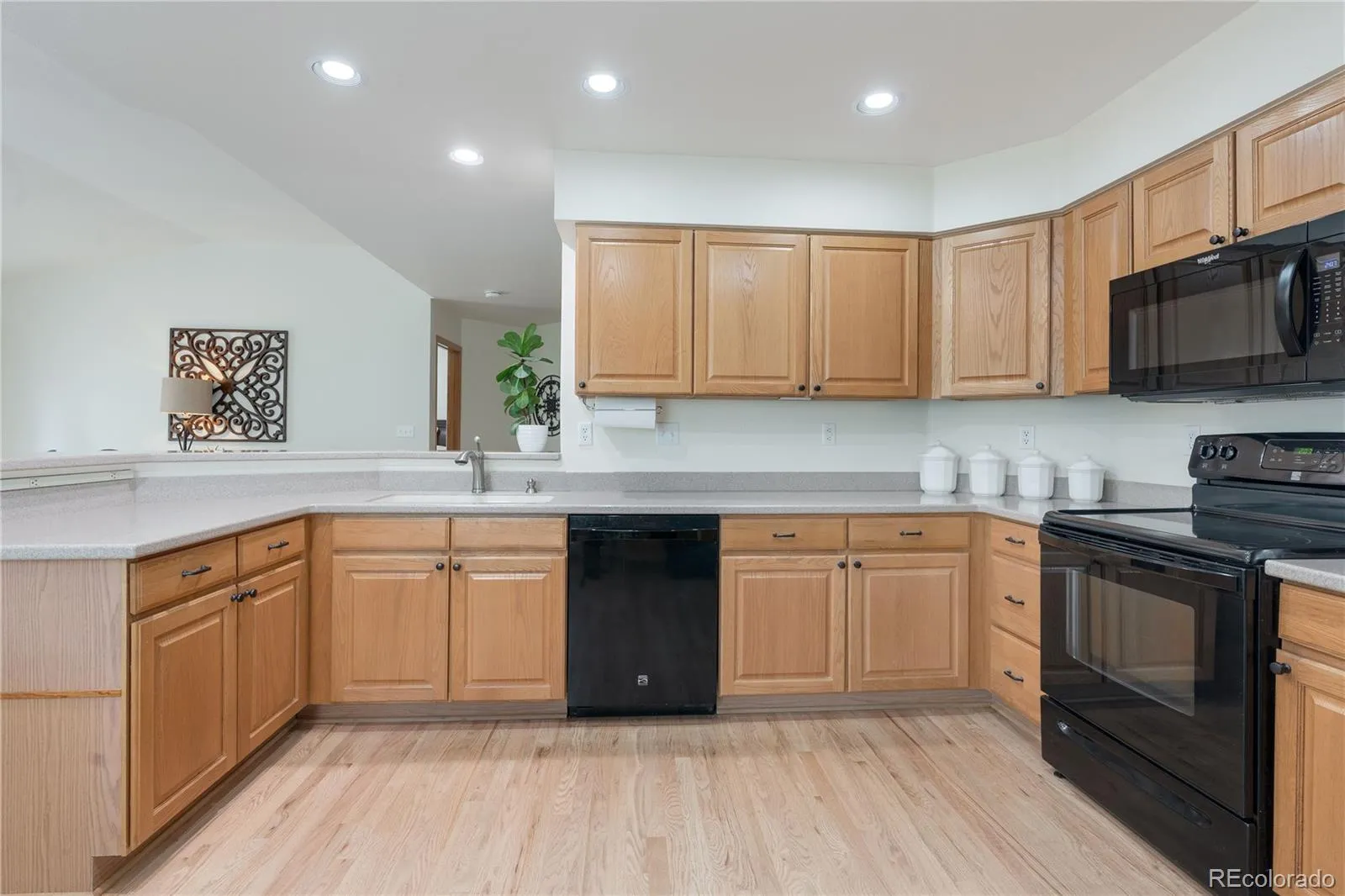 14155 W Warren Circle Lakewood CO 80228 MLS #REC6806679 04252026183852 1600 16