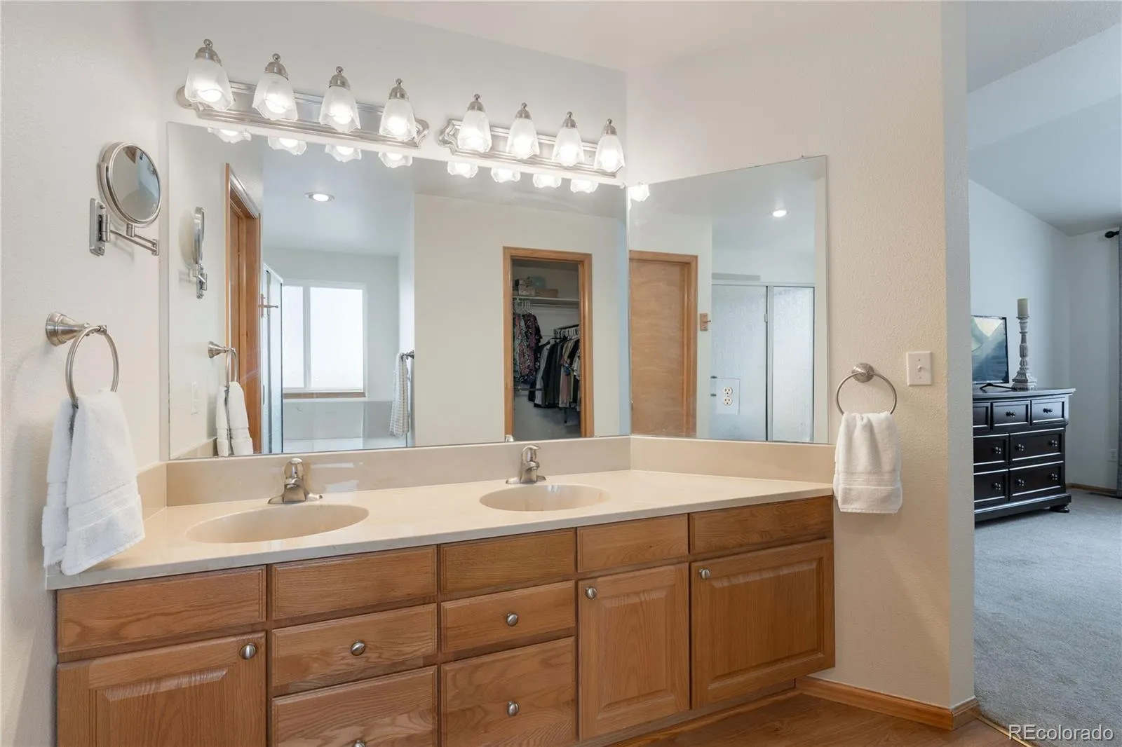 14155 W Warren Circle Lakewood CO 80228 MLS #REC6806679 04252026183852 1600 20
