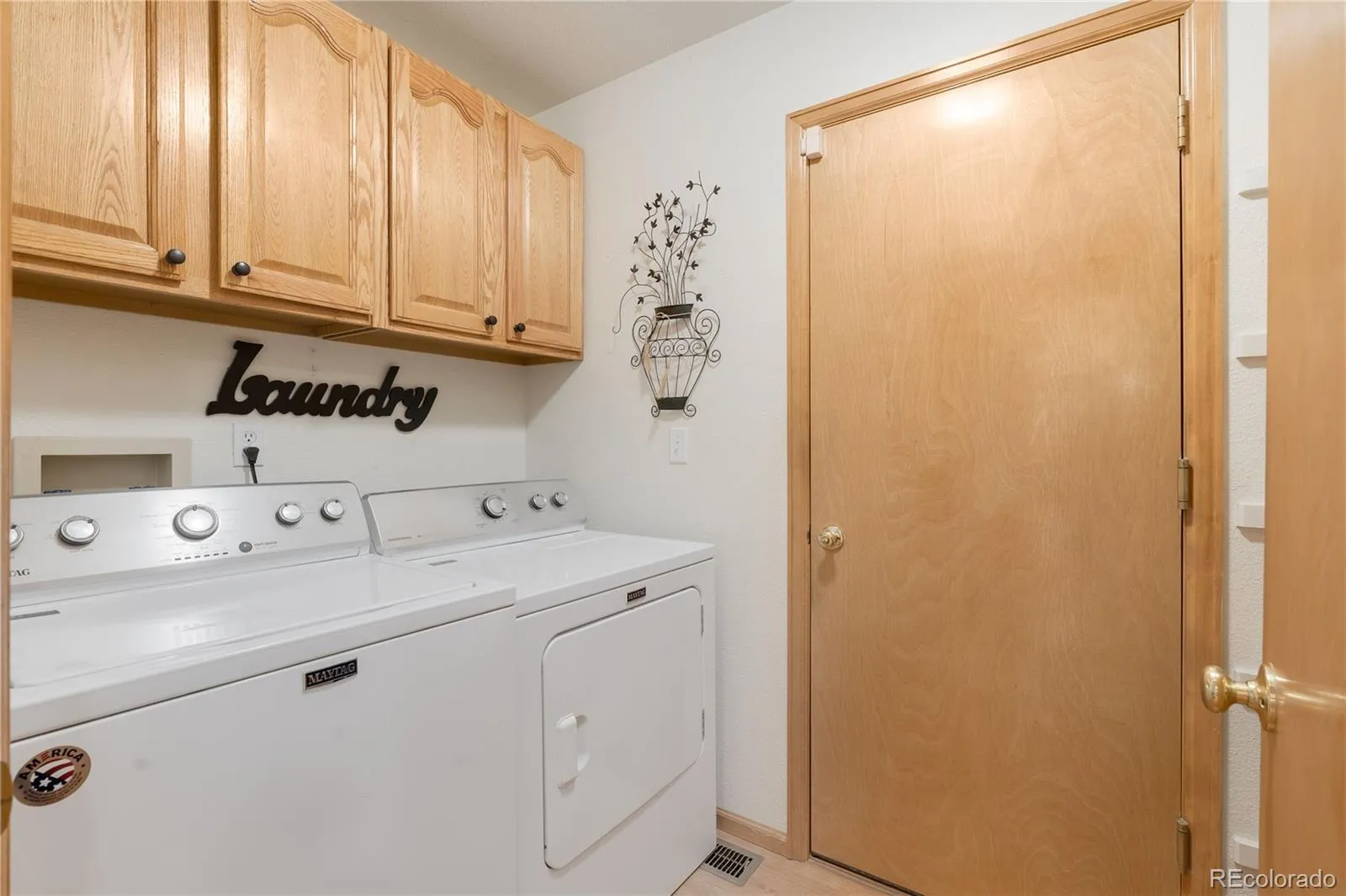14155 W Warren Circle Lakewood CO 80228 MLS #REC6806679 04252026183852 1600 23