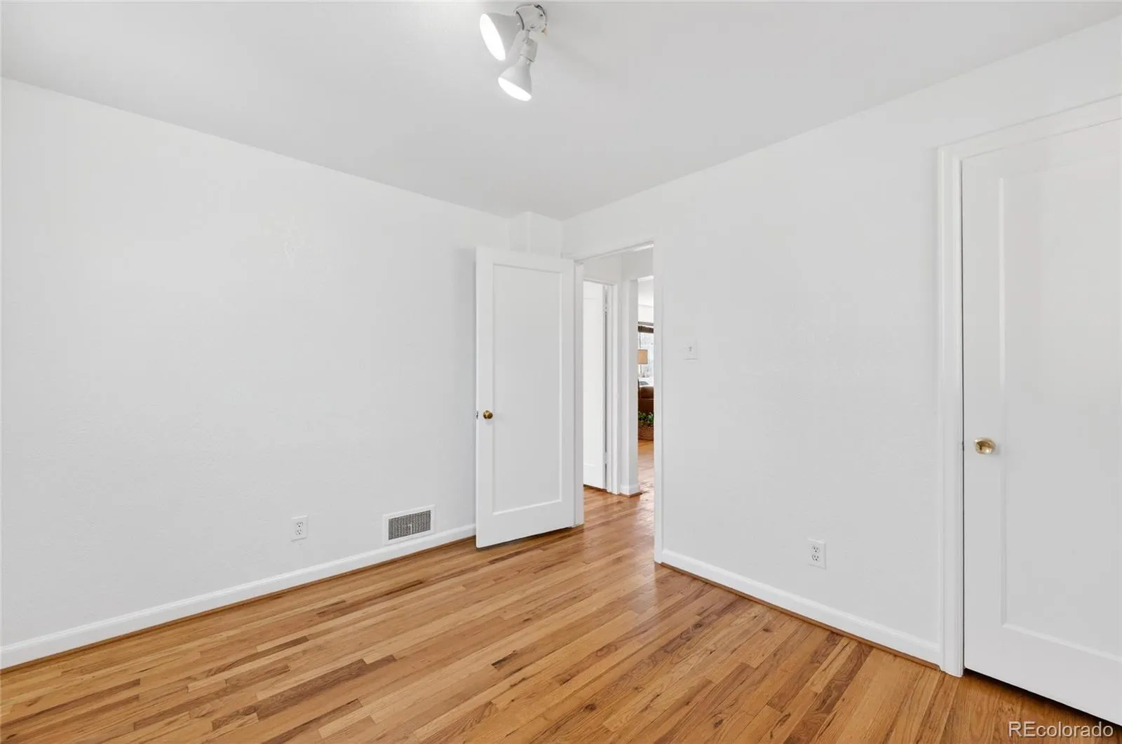 04042026215219 1600 15