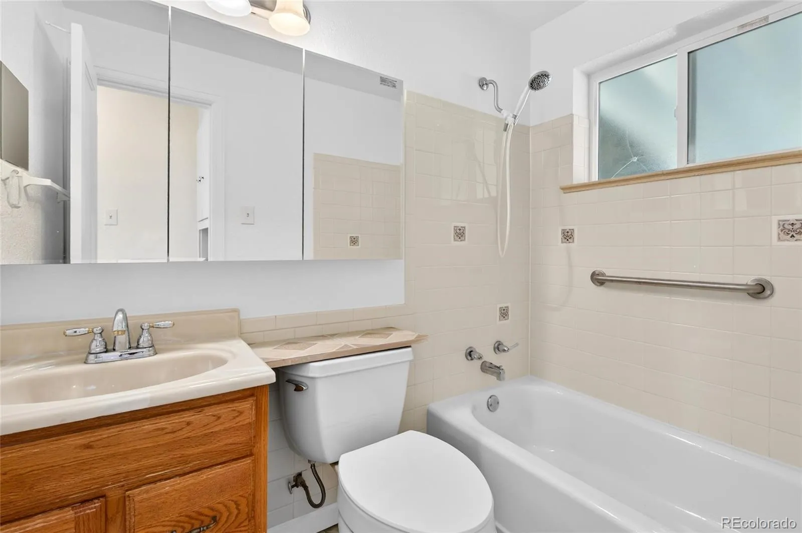 8165 W 17th Avenue Lakewood CO 80214 MLS #REC6808746 04302026174201 1600 9