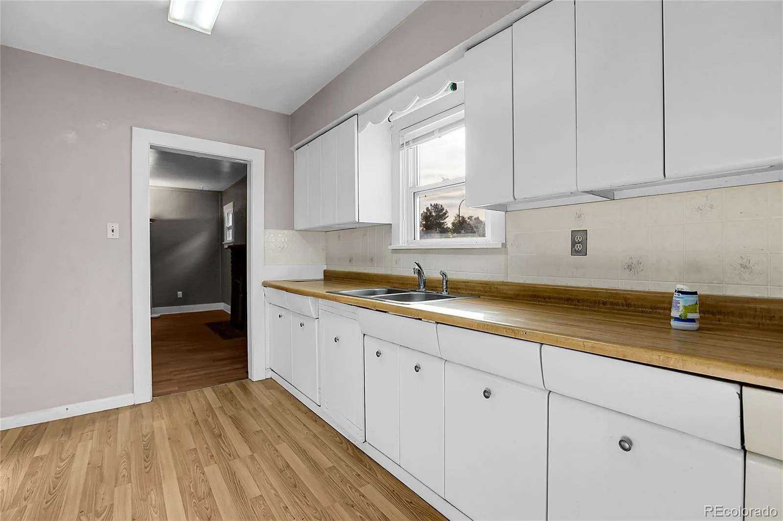 5687 S Foresthill Street Littleton CO 80120 MLS #REC6809954 04242026225020 1600 10