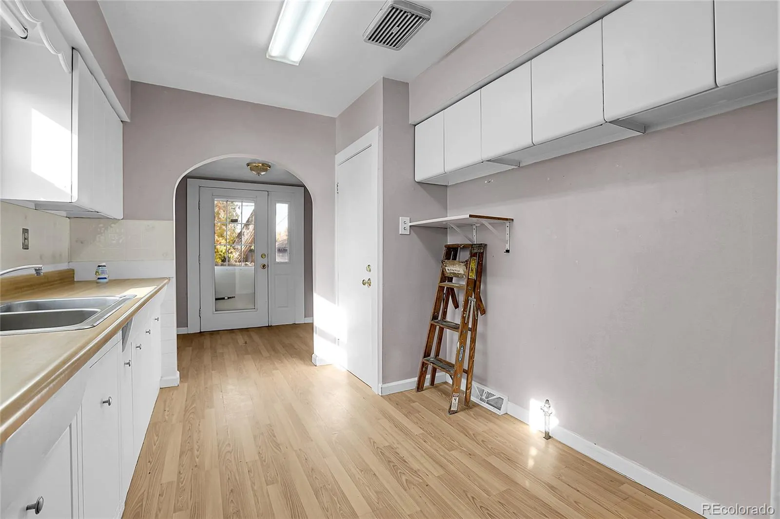 5687 S Foresthill Street Littleton CO 80120 MLS #REC6809954 04242026225020 1600 11