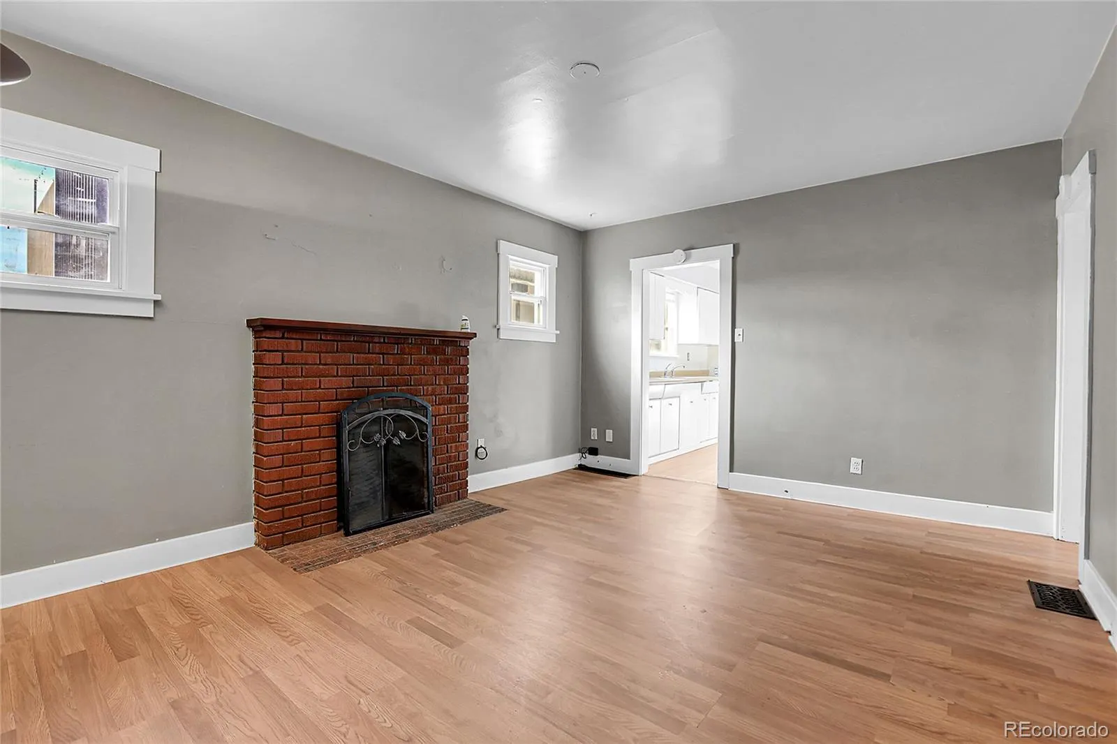 5687 S Foresthill Street Littleton CO 80120 MLS #REC6809954 04242026225020 1600 13