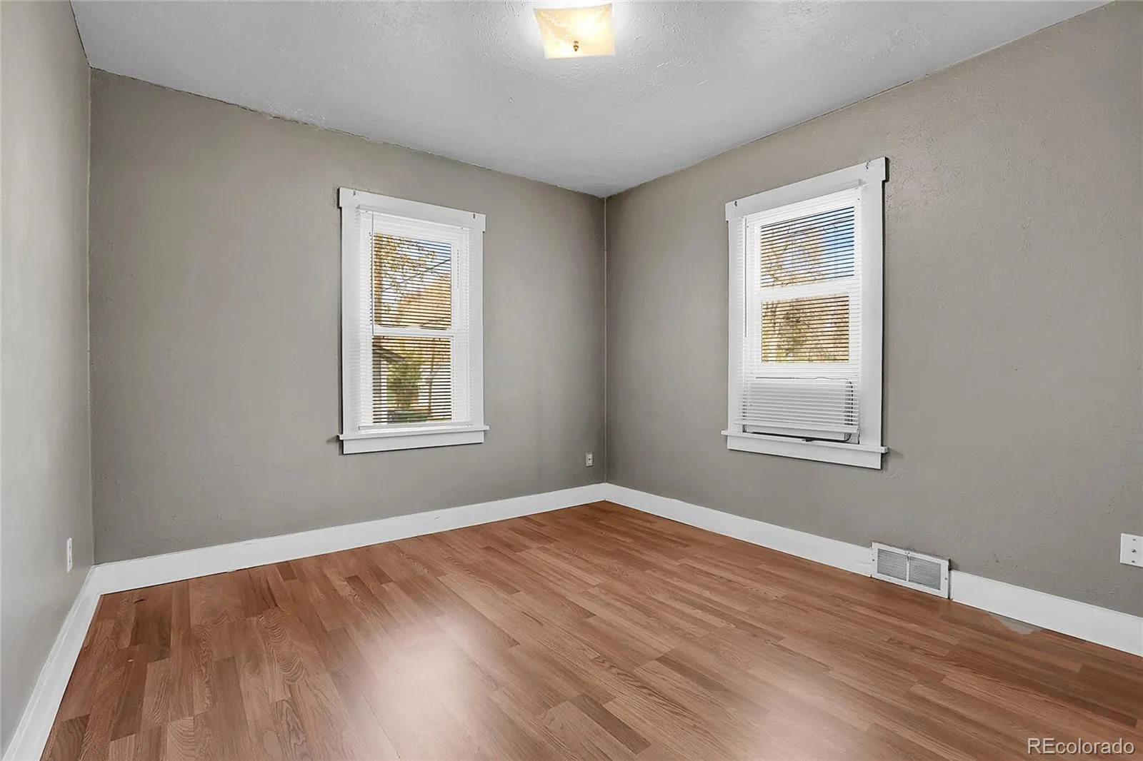 5687 S Foresthill Street Littleton CO 80120 MLS #REC6809954 04242026225020 1600 14