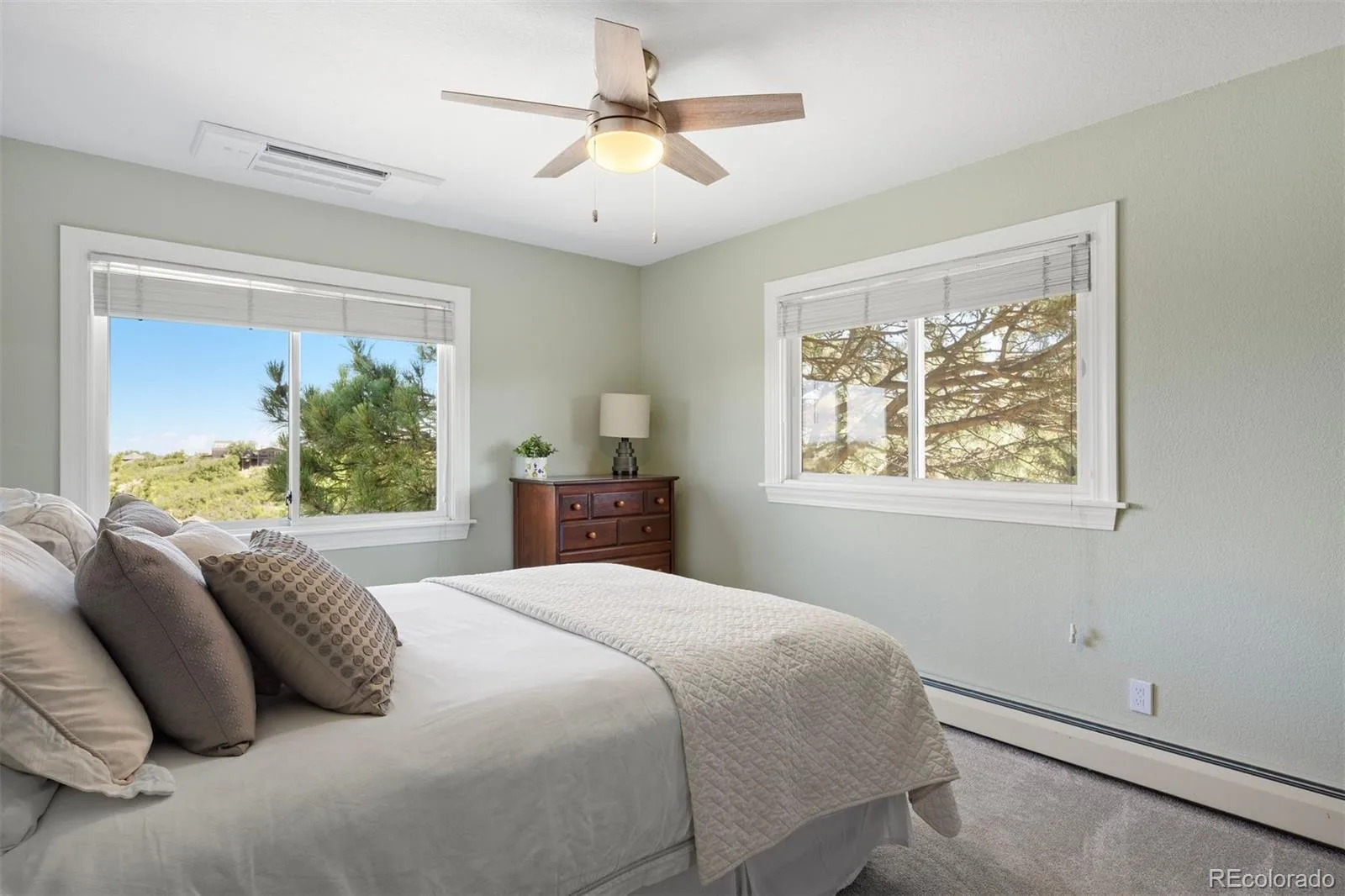 390 Suffolk Lane Castle Rock CO 80108 | MLS #REC6814751 08252026012521 1600 31