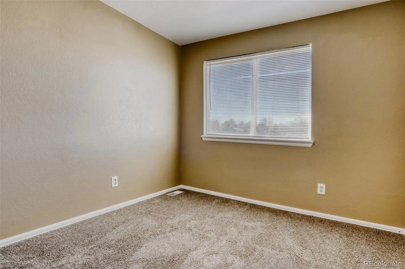 1179 S Waco Street #E Aurora CO 80017 MLS #REC6823373 03302026182459 1600 15