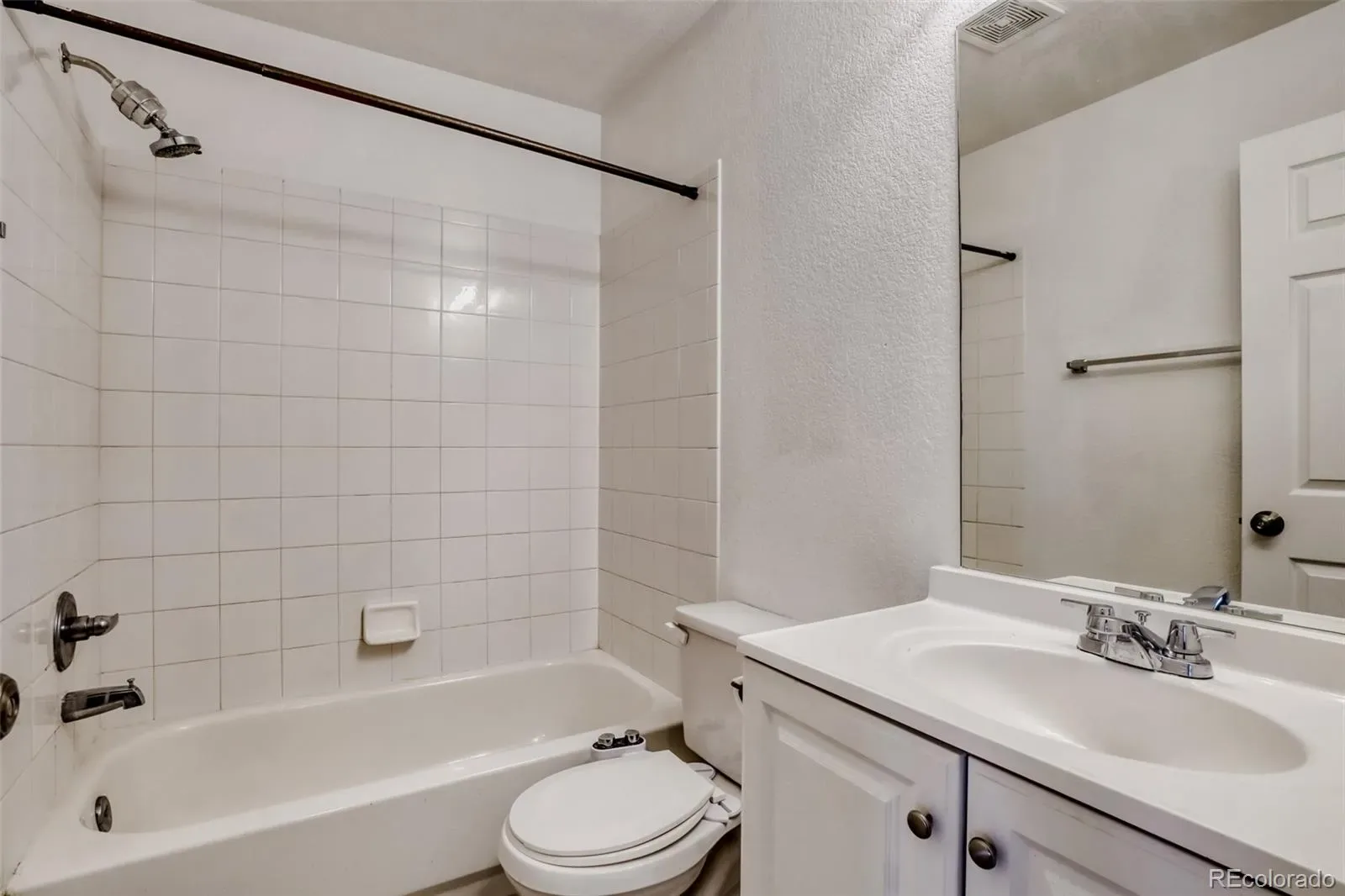 1179 S Waco Street #E Aurora CO 80017 MLS #REC6823373 03302026182459 1600 21