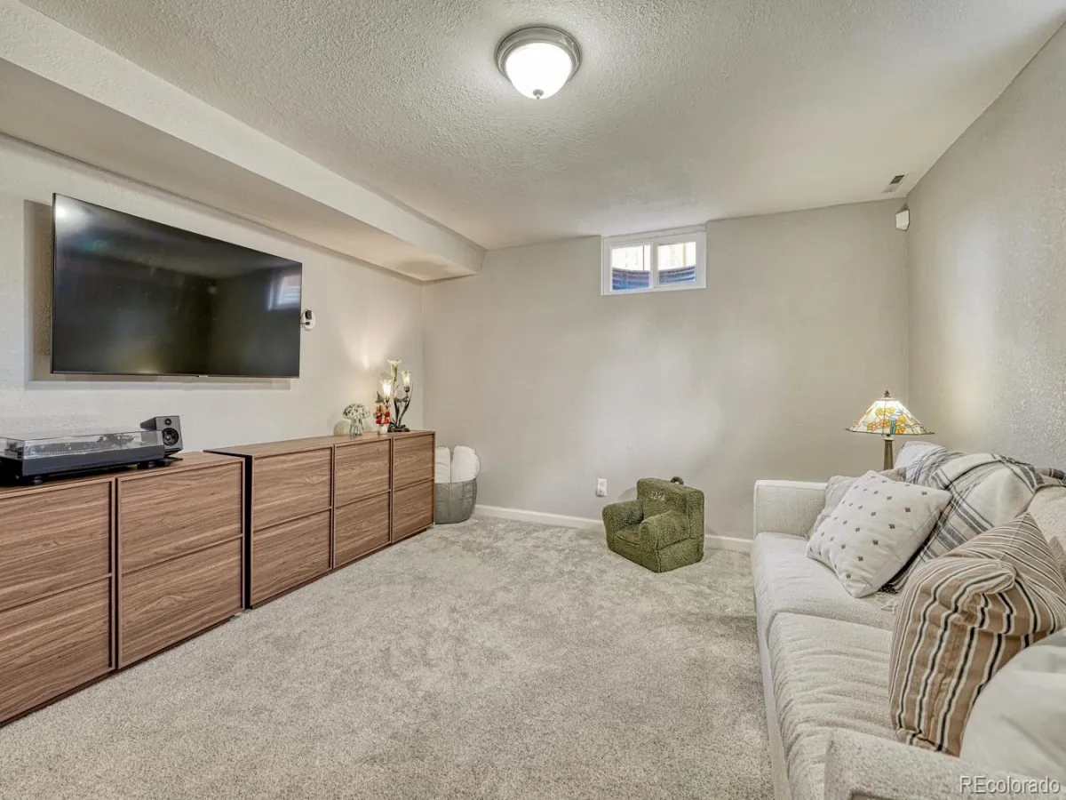 4252 S Logan Street Englewood CO 80113 MLS #REC6825055 05182026192231 1200 23