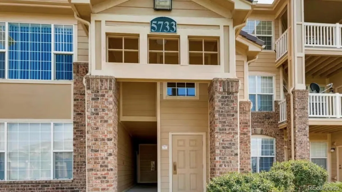 5733 N Gibralter Way #3-105 Aurora CO 80019 MLS #REC6835704 05212026042140 1200 10