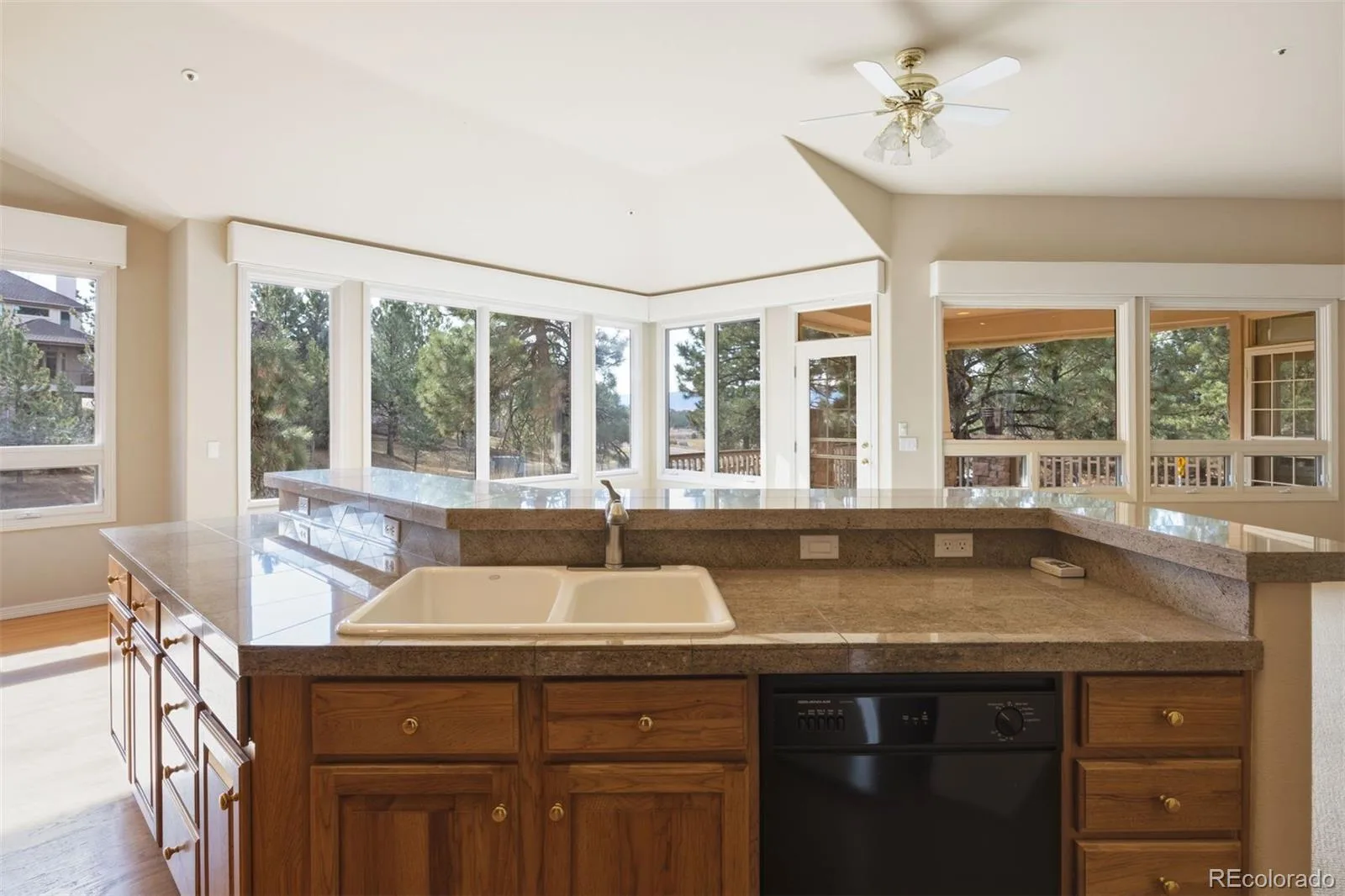 3202 Country Club Parkway Castle Rock CO 80108 MLS #REC6836725 07152026190953 1600 8