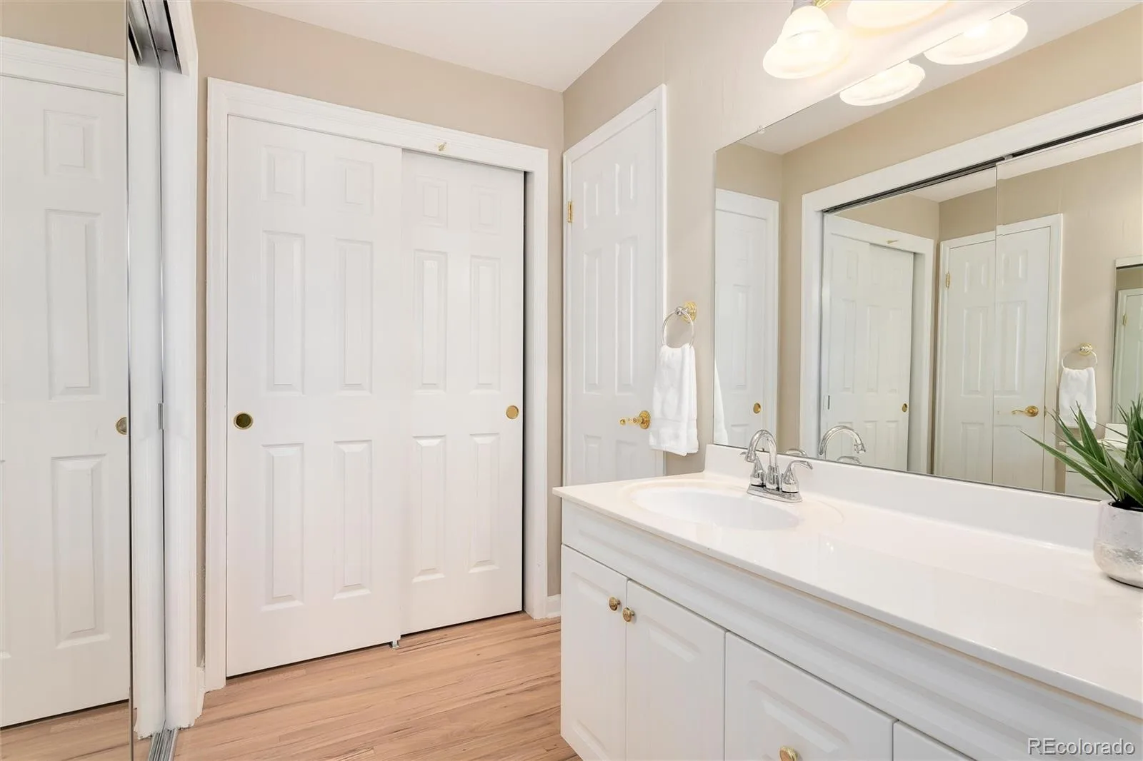 7910 W Harvard Place Lakewood CO 80227 MLS #REC6840860 06112026212821 1600 22