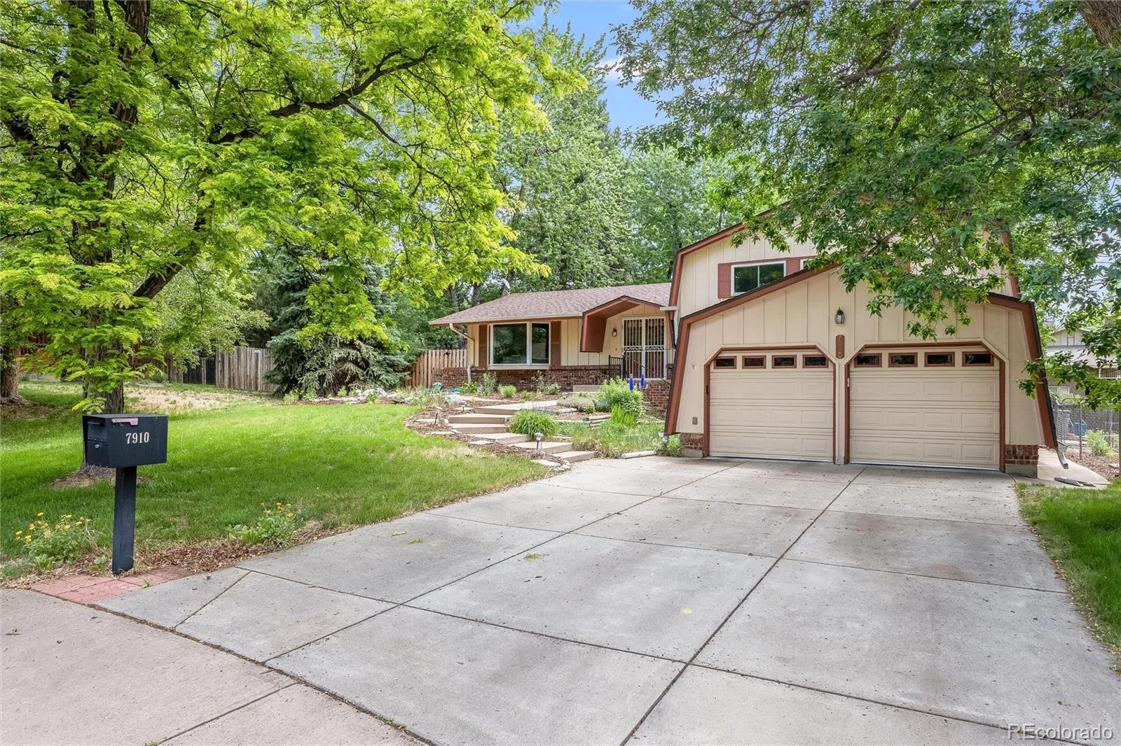 7910 W Harvard Place Lakewood CO 80227 MLS #REC6840860 06112026212821 1600 36